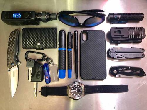 submitted by ConanVandy vape jackaroo Oakley Two Face Olight...